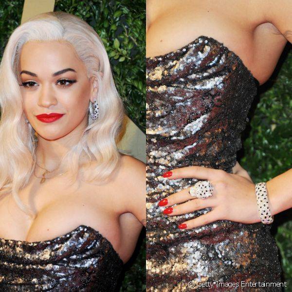 No British Fashion Awards, no início de dezembro de 2013, Rita Ora escolheu um vermelho vibrante para exibir no tapete vermelho de Londres.